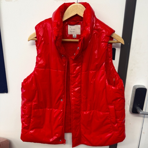 Bright Red Puffer Vest - Size Medium - Picture 1 of 3